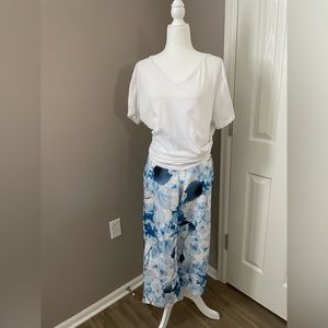 Bryn Walker-Capri Pant - Cotton Poplin Print Floral - Size - Large - NEVER WORN